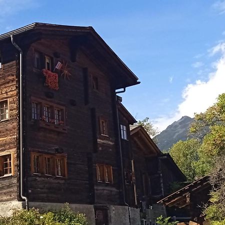 Heimeliges Walliserhaus Фиш Экстерьер фото