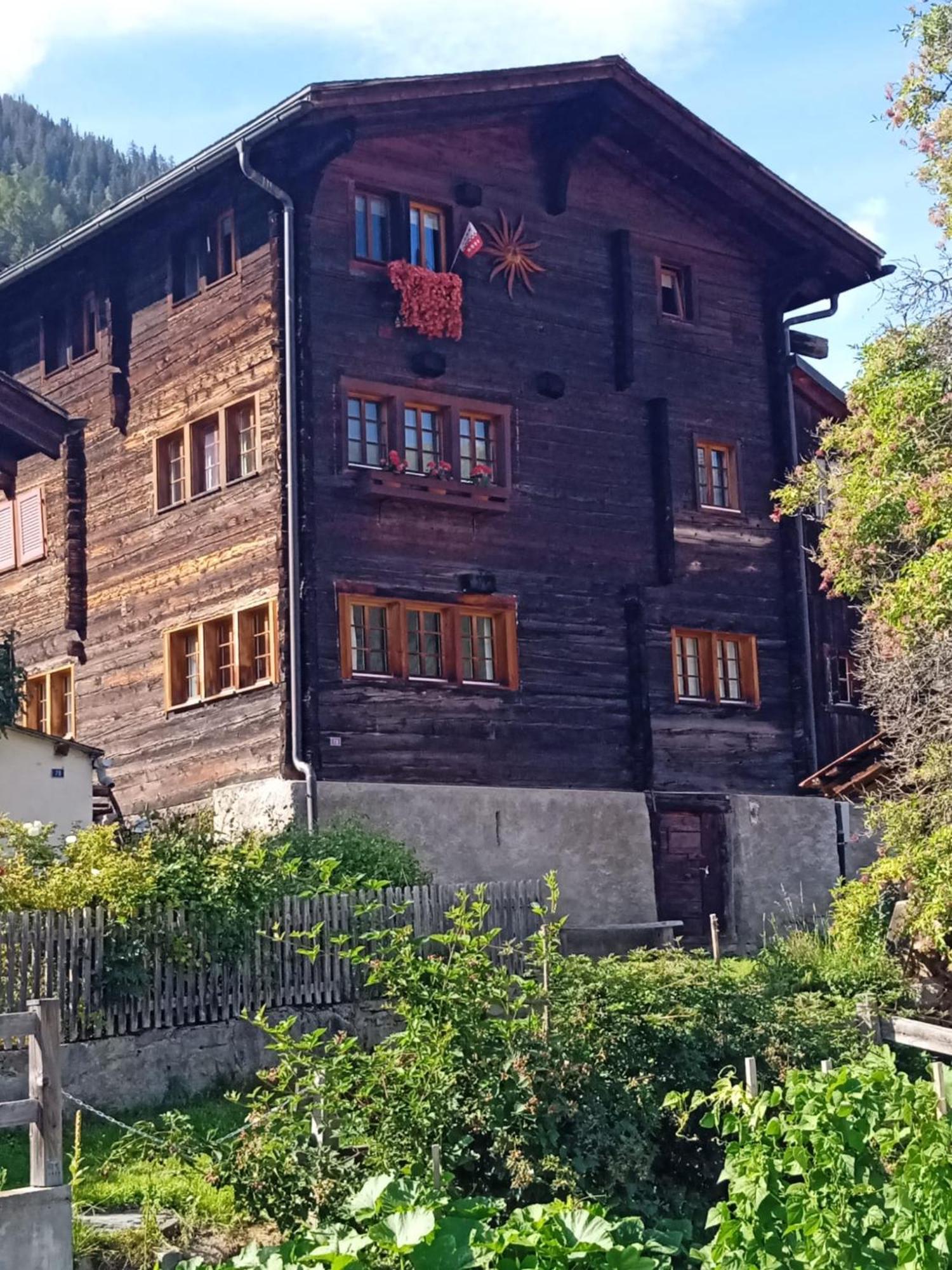 Heimeliges Walliserhaus Фиш Экстерьер фото