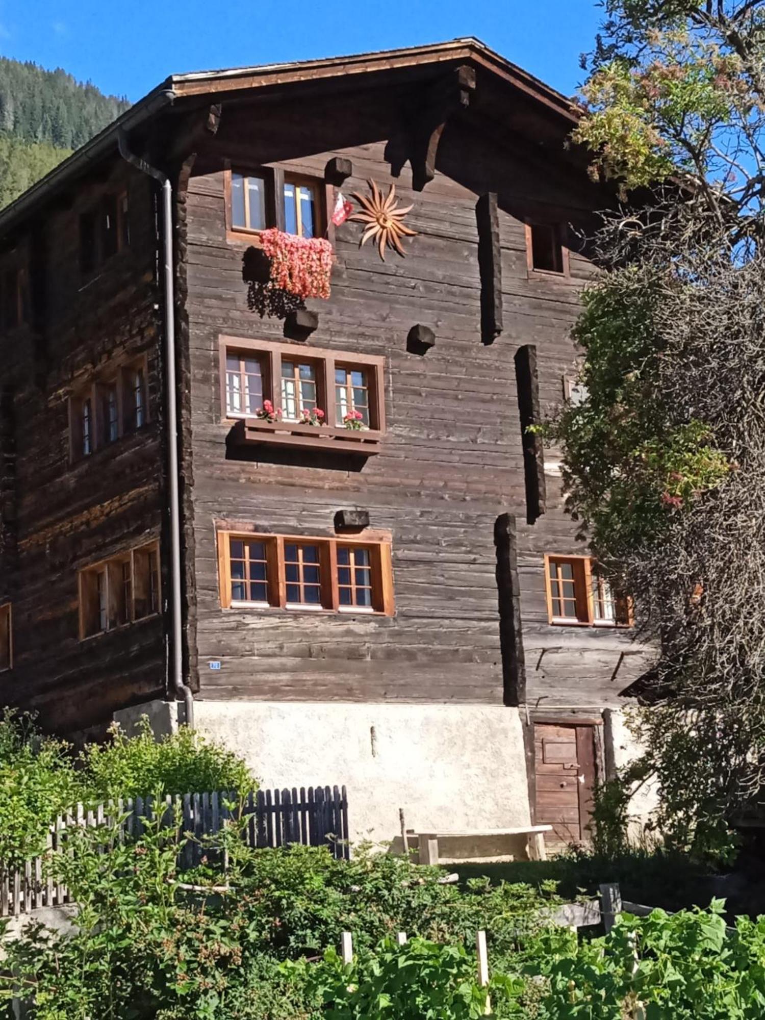 Heimeliges Walliserhaus Фиш Экстерьер фото